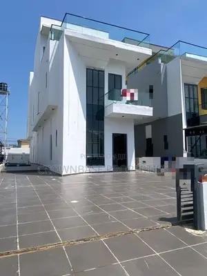 4bdrm Duplex in Jakande for sale
