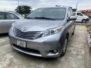 Toyota Sienna 2016 Silver