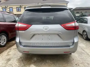 Toyota Sienna 2016 Silver