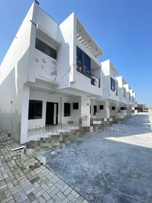 4bdrm Duplex in Jakande for sale