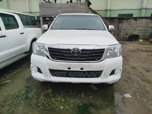 Toyota Hilux 2010 White