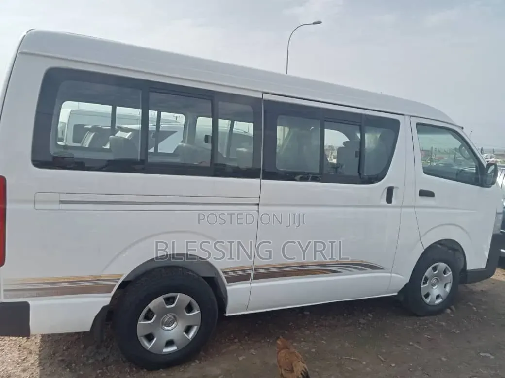 Toyota HiAce 2010 White