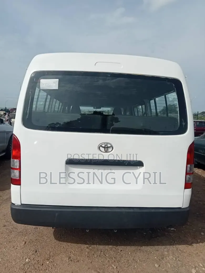 Toyota HiAce 2010 White