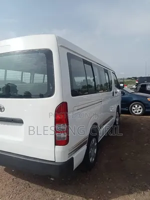 Toyota HiAce 2010 White