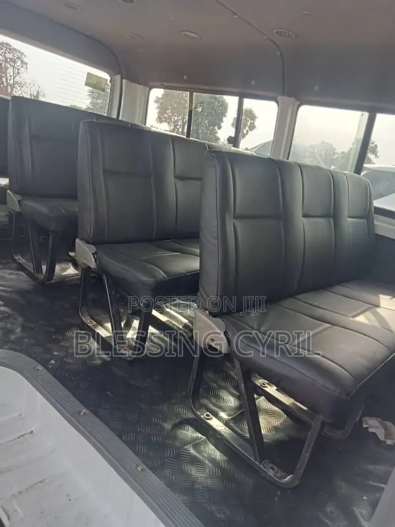 Toyota HiAce 2010 White