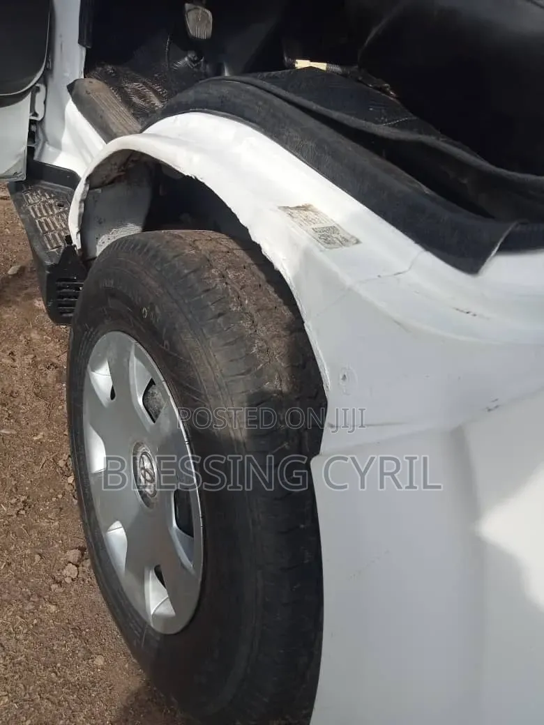 Toyota HiAce 2010 White