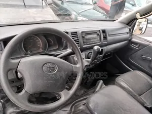 Toyota HiAce 2010 White