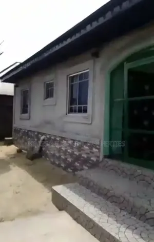 3bdrm Bungalow in Ughoton, Warri for sale