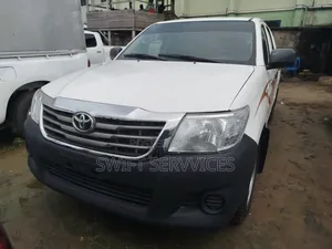 Toyota Hilux 2010 White