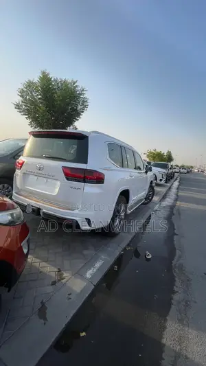 New Toyota Land Cruiser LC300 2025 White