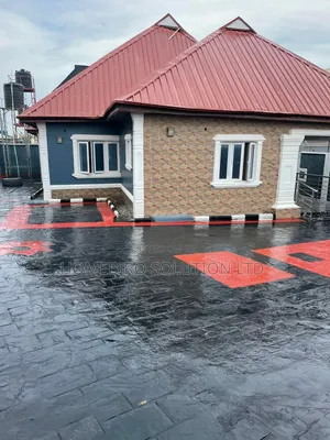 3bdrm Apartment in Adeoje Estate, Akala Express for rent
