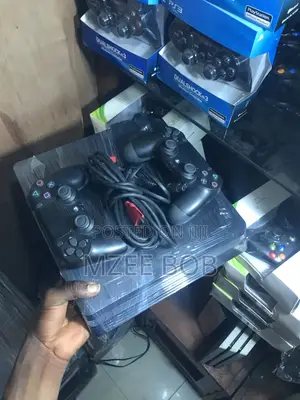 Play Station 4 Slim