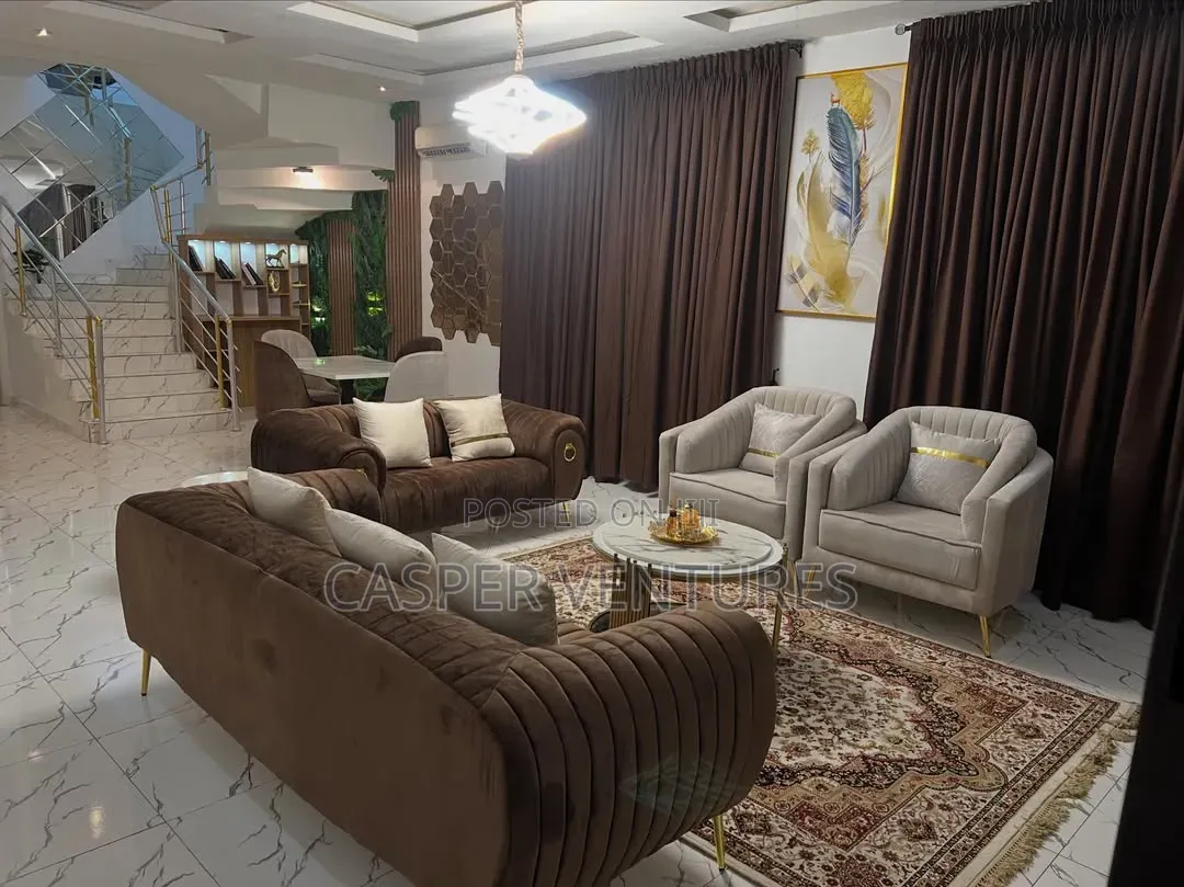 Fancy Cozy Weekly Apartment