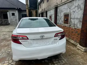 Toyota Camry SE 4dr Sedan (2.5L 4cyl 6A) 2013 White