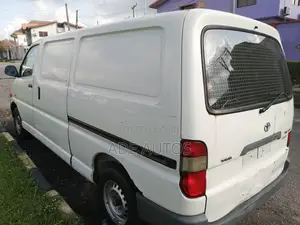 Toyota HiAce 2002 White
