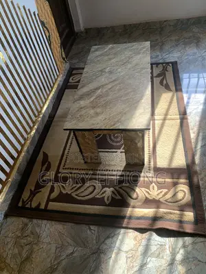 Center Rug and Table
