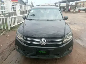 Volkswagen Tiguan R-Line 4dr SUV (2.0L 4cyl Turbo 6A) 2015 Black