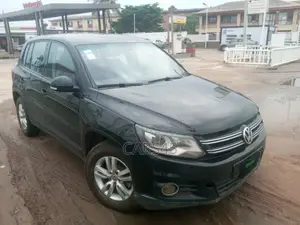 Volkswagen Tiguan R-Line 4dr SUV (2.0L 4cyl Turbo 6A) 2015 Black