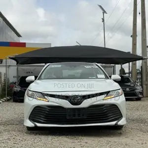 Toyota Camry XLE FWD 2020 White