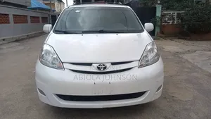 Toyota Sienna 2011 White