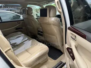 Lexus LX 570 AWD 2013 White