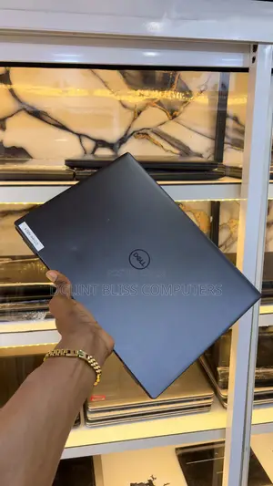 Laptop Dell Vostro 7510 8GB Intel Core i7 SSD 512GB