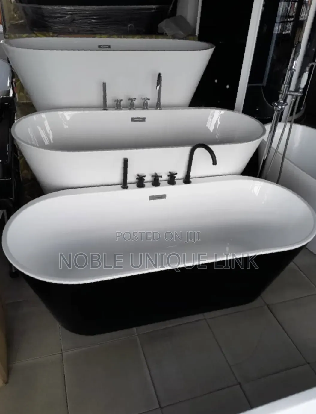 Executive Black Bathtub With Mixer