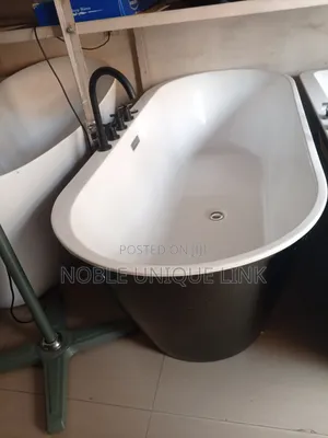 Executive Black Bathtub With Mixer