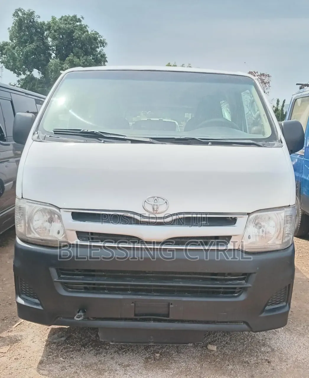 Toyota HiAce 2010 White