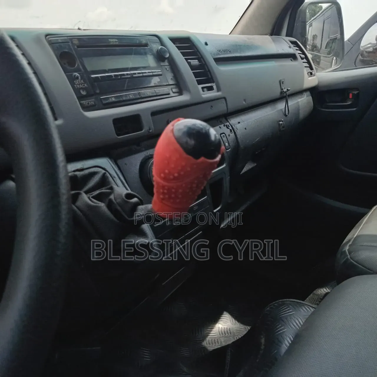 Toyota HiAce 2010 White