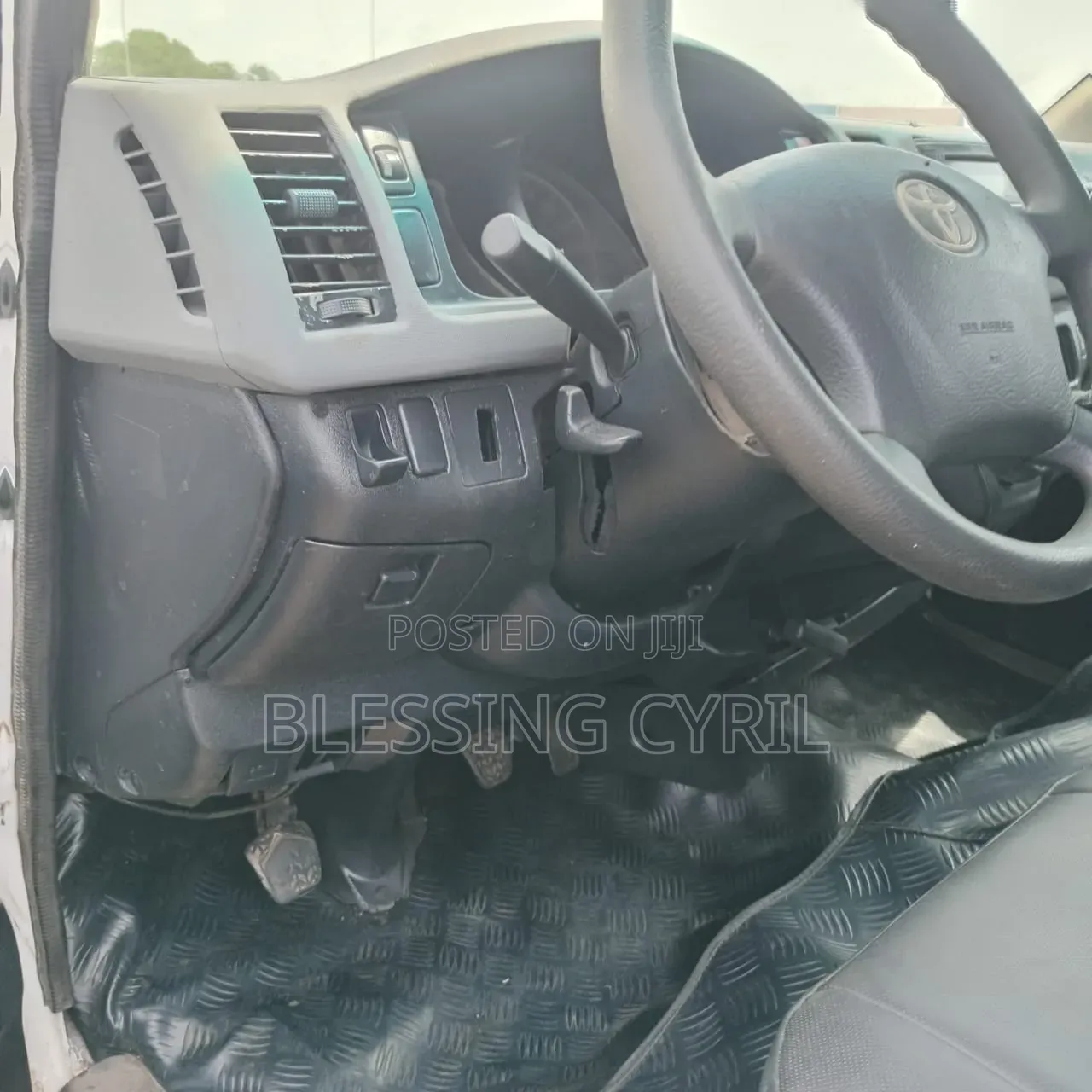 Toyota HiAce 2010 White