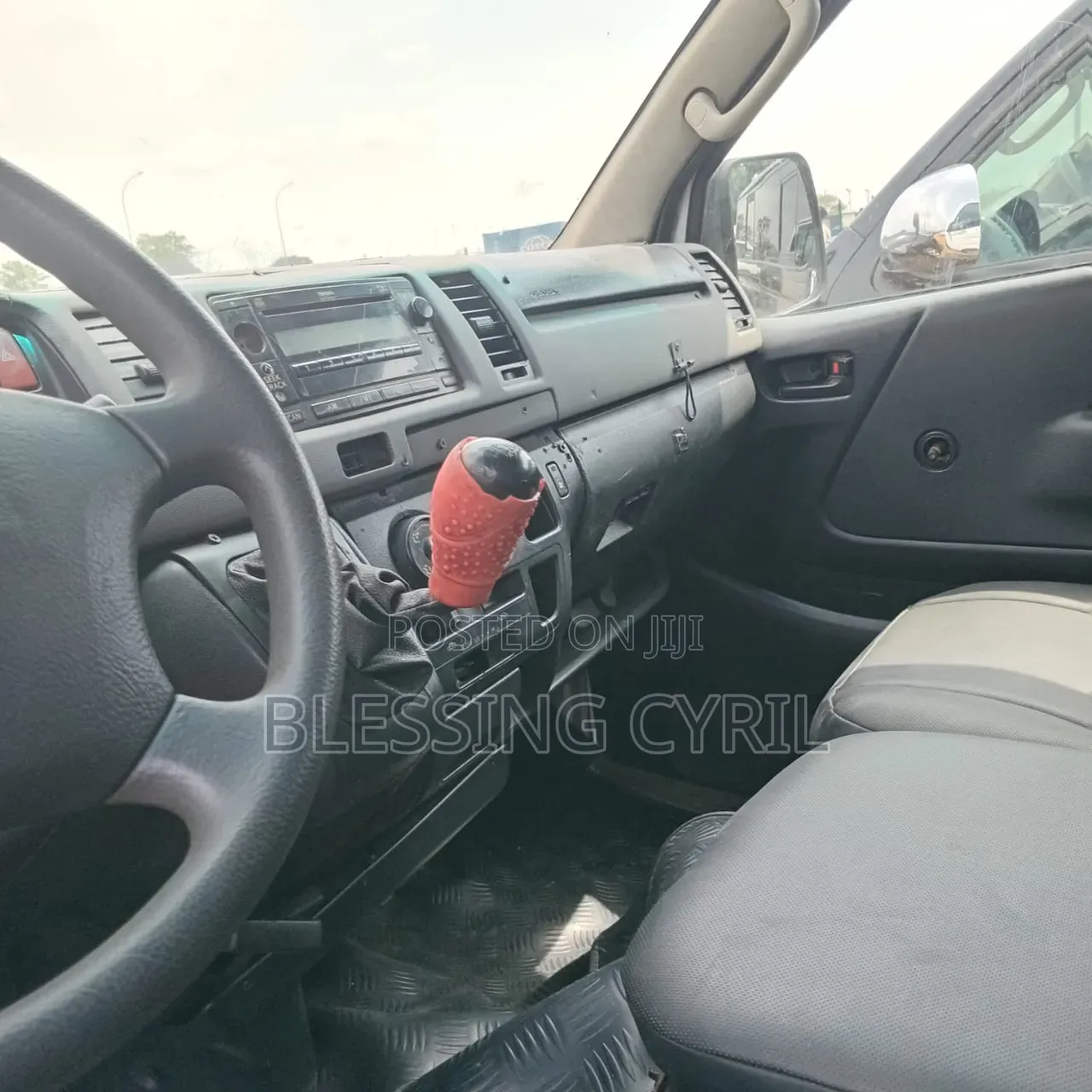 Toyota HiAce 2010 White