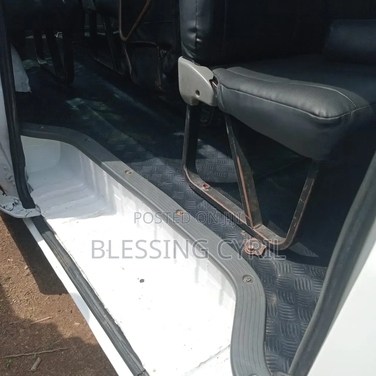 Toyota HiAce 2010 White