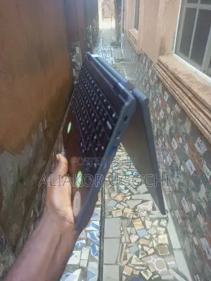 Laptop Lenovo 500e 4GB Intel Celeron SSD 32GB