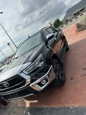 Toyota Hilux 2024 Black