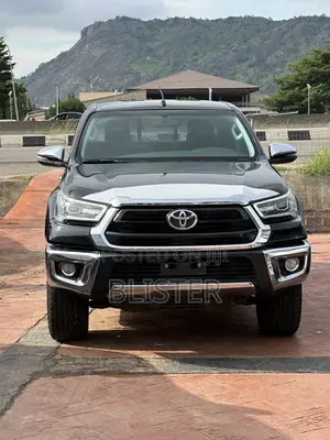 Toyota Hilux 2024 Black