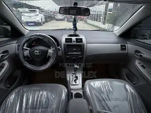Toyota Corolla LE 4dr Sedan (1.8L 4cyl 4A) 2013 Black