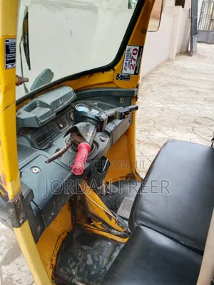 TVS HLX 125 2025 Yellow