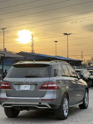 Mercedes-Benz M Class ML350 4MATIC 4dr SUV AWD (3.5L 6cyl 7A) 2014 Gray