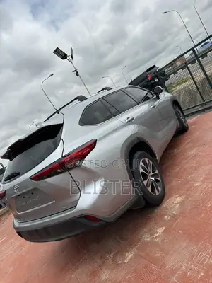 Toyota Highlander 2022 Silver