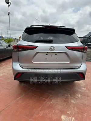 Toyota Highlander 2022 Silver