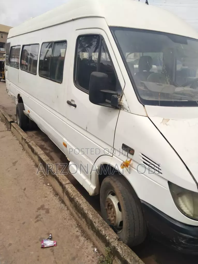 Mercedes-Benz Sprinter 2005 White