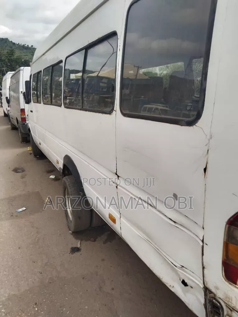 Mercedes-Benz Sprinter 2005 White
