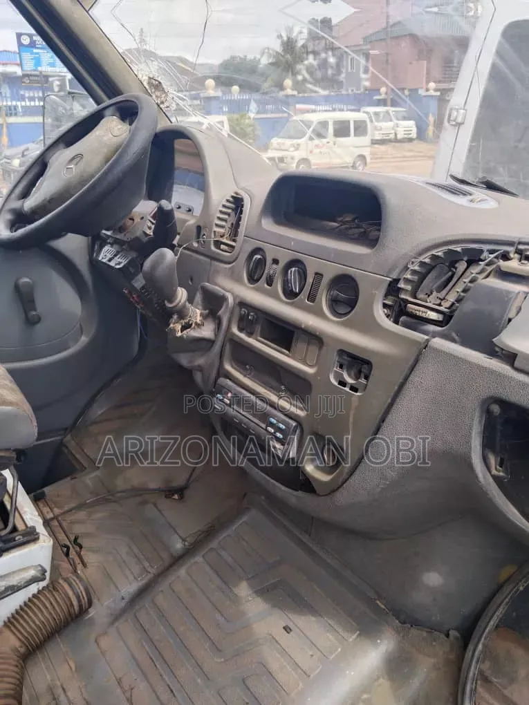 Mercedes-Benz Sprinter 2005 White