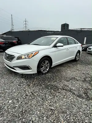 Hyundai Sonata Base Sedan FWD (2.4L 4cyl 6A) 2017 White