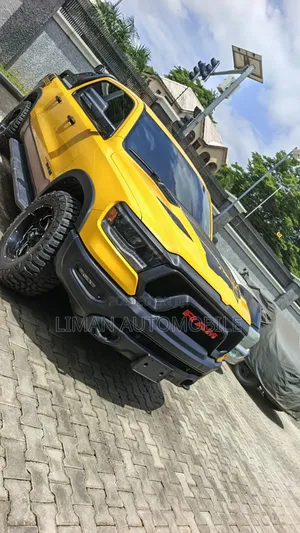 RAM 1500 Classic 2023 Yellow