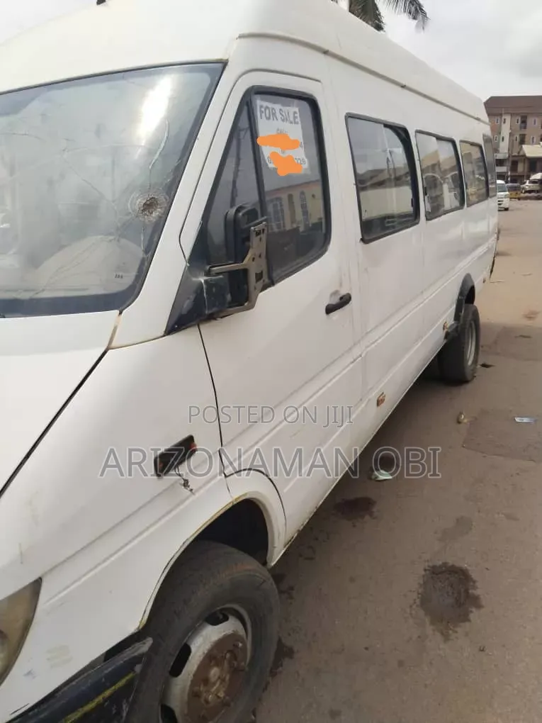 Mercedes-Benz Sprinter 2005 White