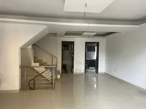 4bdrm Duplex in Alhaji Jimoh Estate, Adeniyi Jones for rent