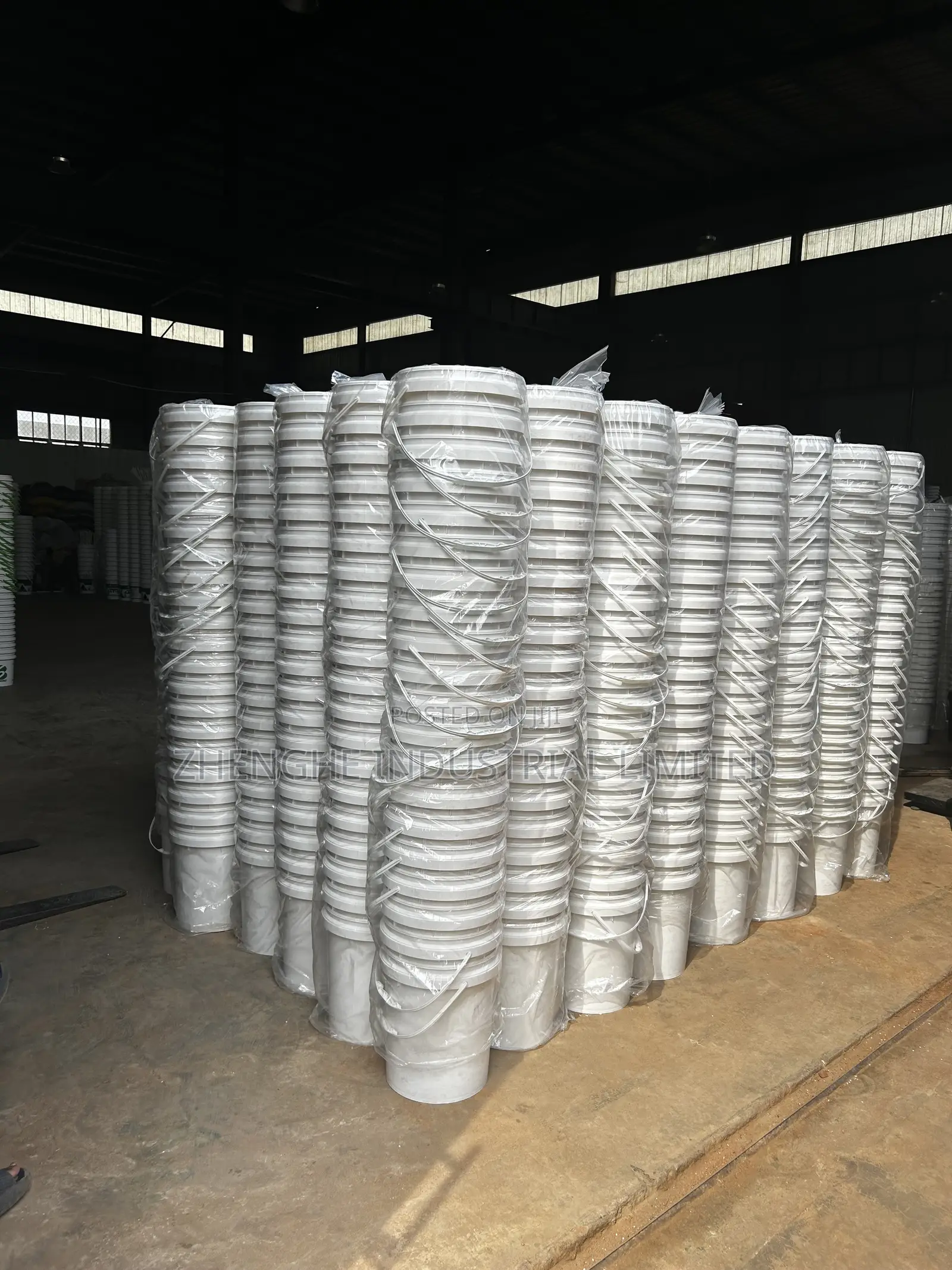 Paint Bucket and Cover