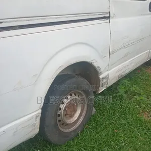 Toyota HiAce 2010 White